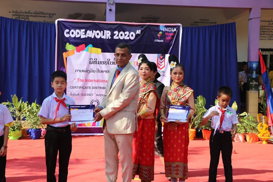 Ambassador Dinkar Asthana gave out Participation Certificates to students of Chomkham School, Vientiane for ‘Stem Codeavour 2020 AI’ international online Artificial Intelligence and coding competition for kids, by STEMpedia Ahmedabad, India that produces innovative STEM teaching kits for children. 