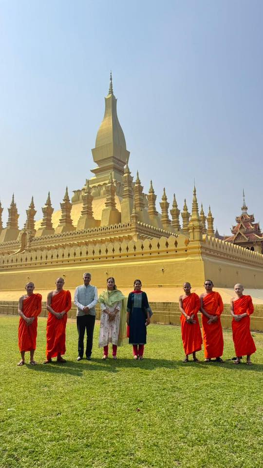 Ambassador Yogeshwar Sangwan was happy to visit the That Luang temple which has a relic of Lord Buddha and a Bodhi tree in the That Luang temple complex whose sapling was brought from India.