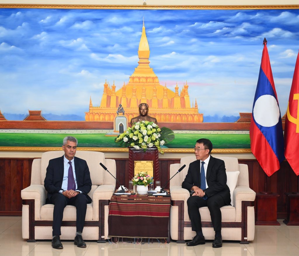  Ambassador Yogeshwar Sangwan met H.E. Bounleua Phandanouvong, Chairman of the Committee for External Relations of the Central Committee and discussed enhancing bilateral relations between  India  and Laos .